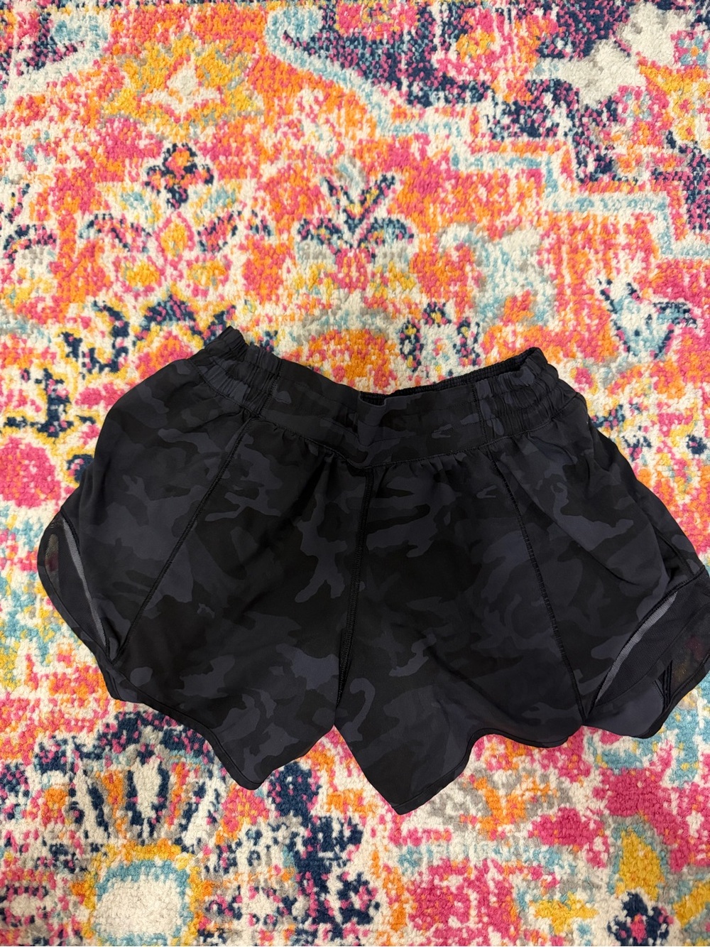 lululemon athletica Black Camo Women’s Running Shorts - Picture 2 of 3
